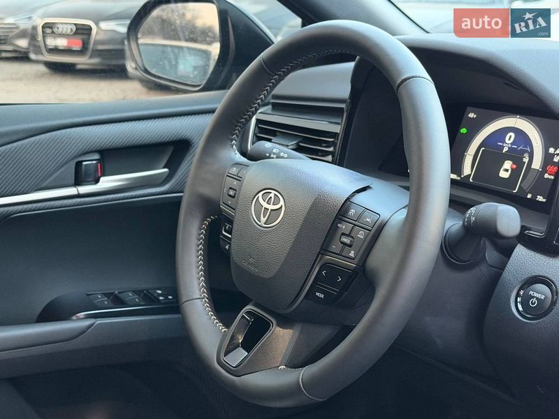 Седан Toyota Camry 2024 в Харкові