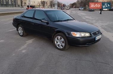 Седан Toyota Camry 2000 в Харькове