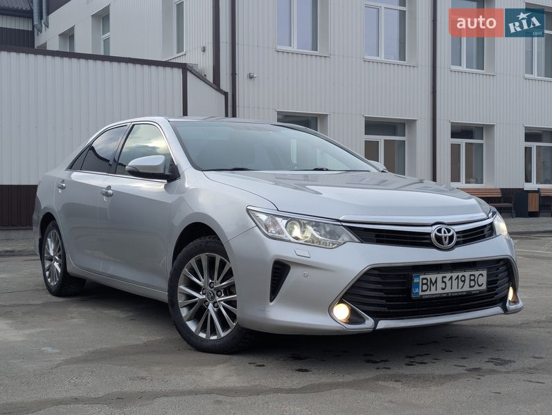 Седан Toyota Camry 2016 в Сумах
