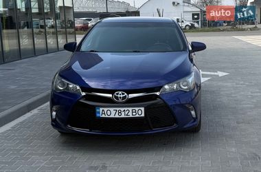 Седан Toyota Camry 2015 в Ужгороді