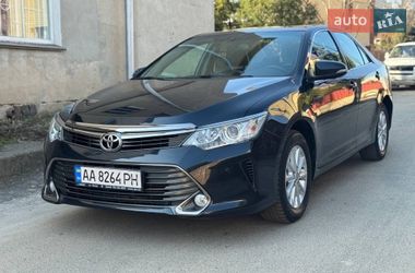 Седан Toyota Camry 2016 в Києві