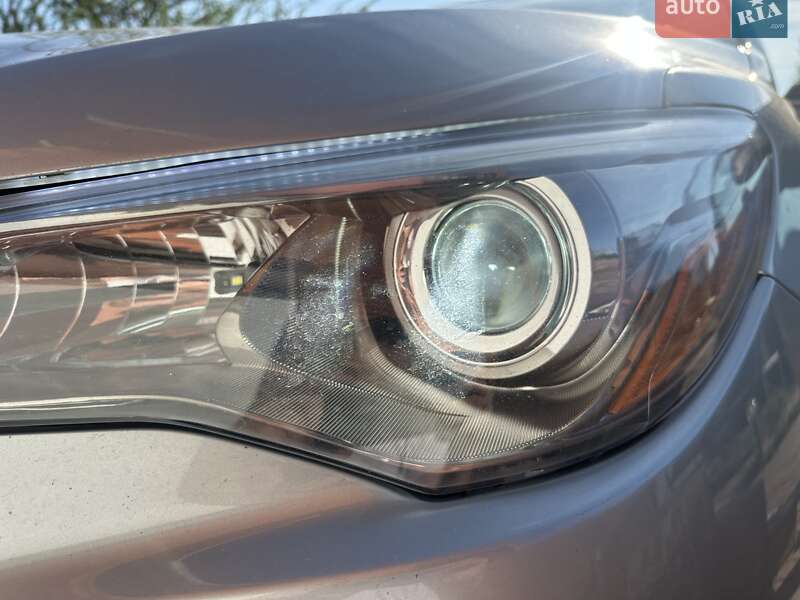 Седан Toyota Camry 2014 в Стоянке