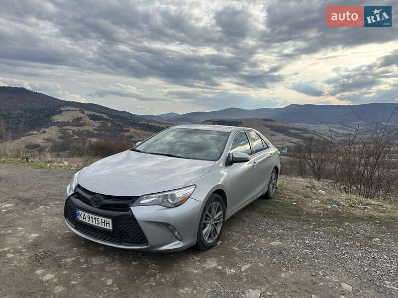 Седан Toyota Camry 2014 в Стоянке
