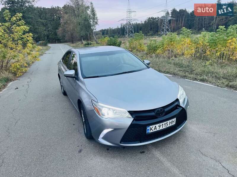 Седан Toyota Camry 2014 в Стоянке