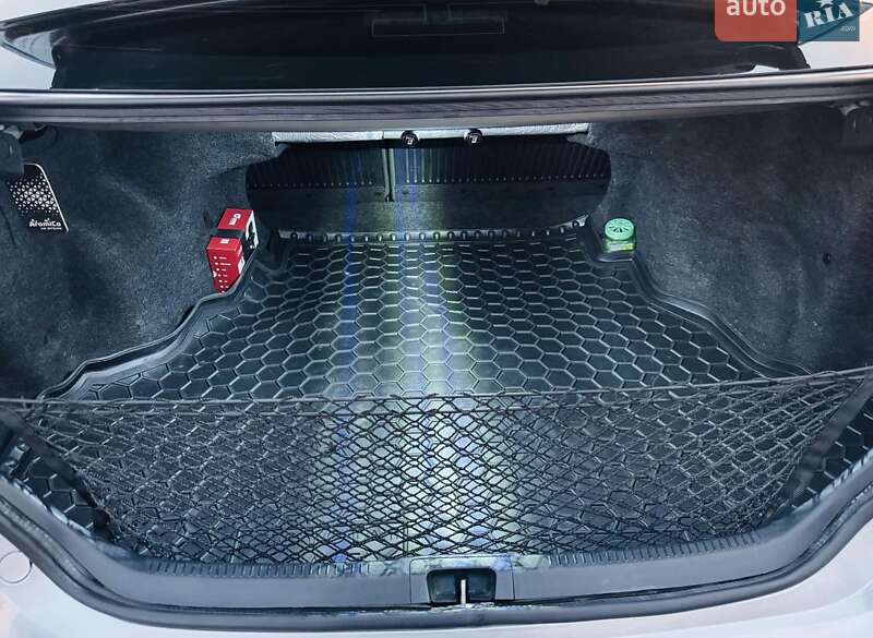 Седан Toyota Camry 2014 в Стоянке