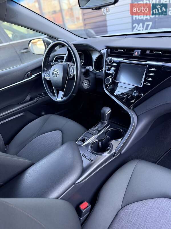 Седан Toyota Camry 2019 в Чернигове
