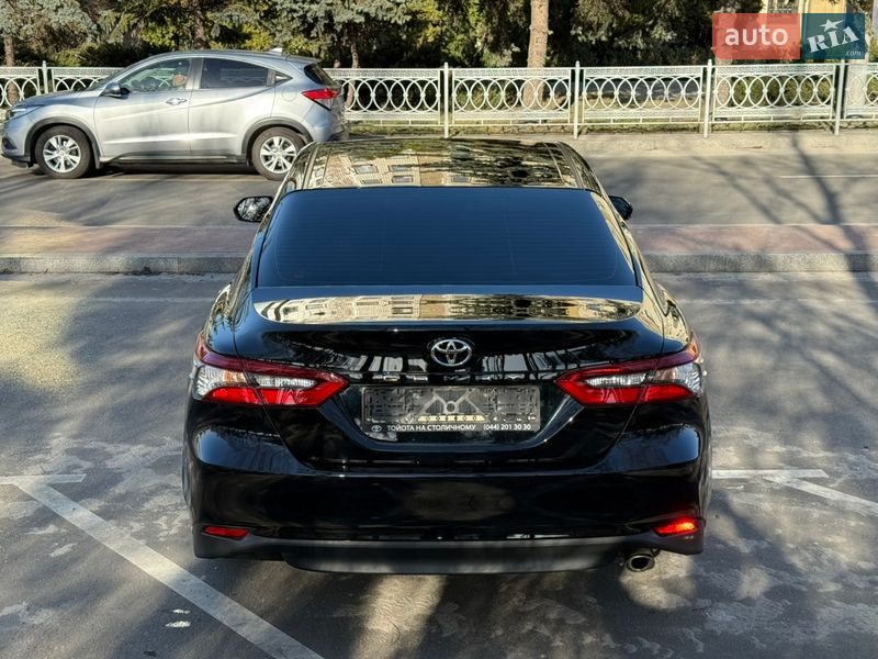 Седан Toyota Camry 2024 в Киеве