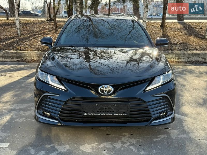 Седан Toyota Camry 2024 в Киеве
