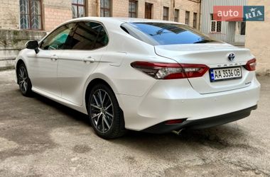 Седан Toyota Camry 2021 в Киеве