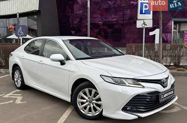 Седан Toyota Camry 2019 в Києві