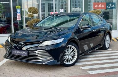 Седан Toyota Camry 2018 в Чернигове