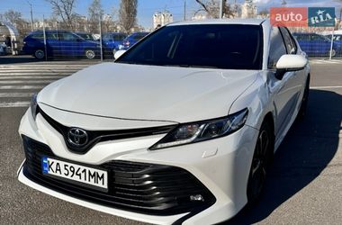 Седан Toyota Camry 2020 в Киеве