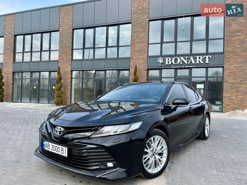 Седан Toyota Camry 2018 в Виннице