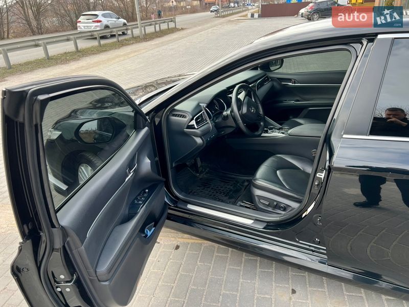 Седан Toyota Camry 2018 в Виннице