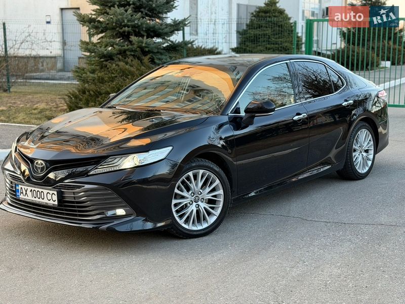 Седан Toyota Camry 2017 в Харкові