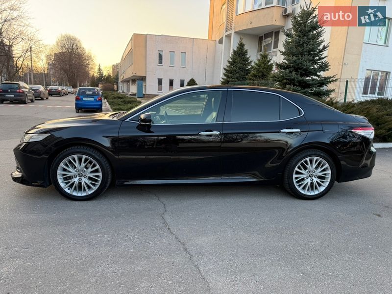Седан Toyota Camry 2017 в Харкові
