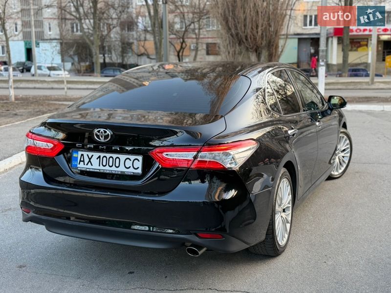 Седан Toyota Camry 2017 в Харкові