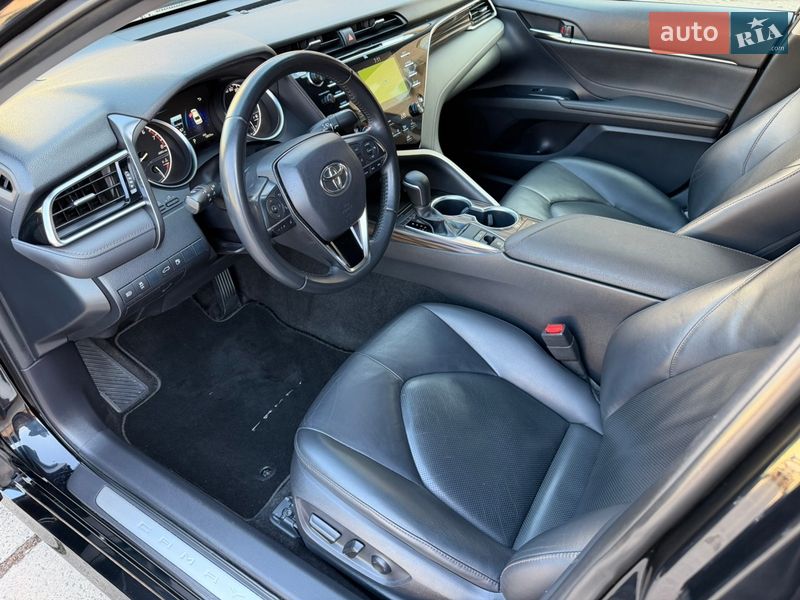 Седан Toyota Camry 2017 в Харкові