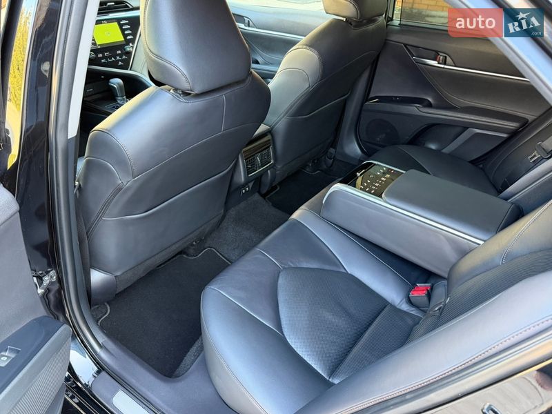 Седан Toyota Camry 2017 в Харкові