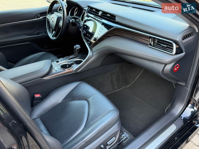 Седан Toyota Camry 2017 в Харкові