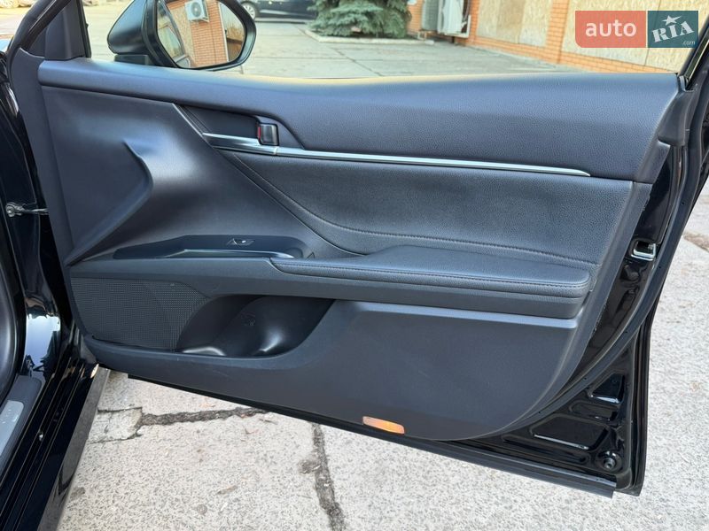 Седан Toyota Camry 2017 в Харкові