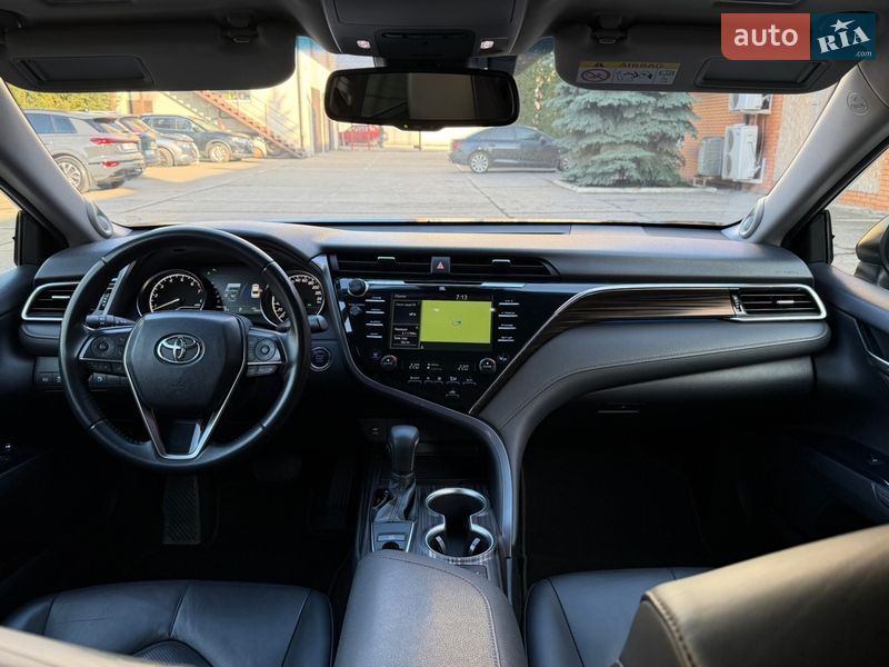 Седан Toyota Camry 2017 в Харкові