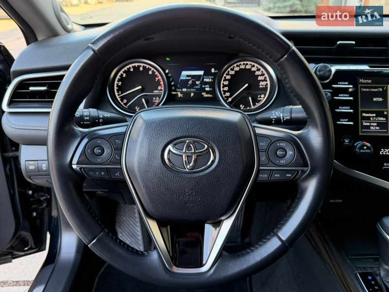 Седан Toyota Camry 2017 в Харкові