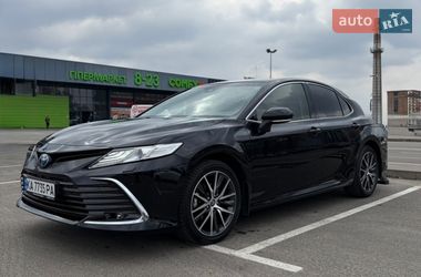 Седан Toyota Camry 2023 в Киеве
