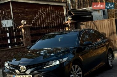 Седан Toyota Camry 2020 в Києві