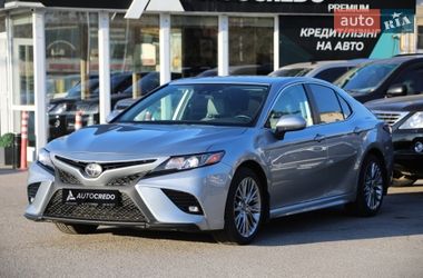 Седан Toyota Camry 2019 в Харькове