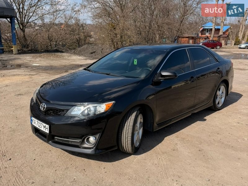 Седан Toyota Camry 2014 в Киеве