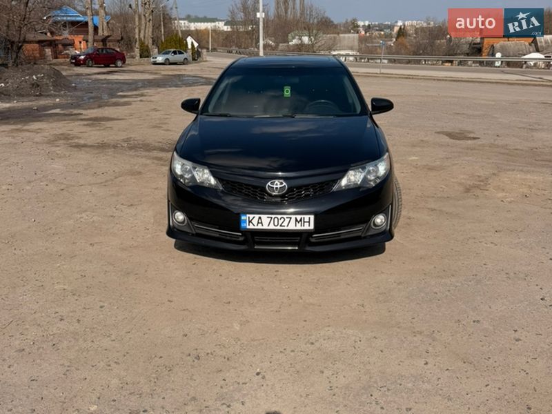 Седан Toyota Camry 2014 в Киеве