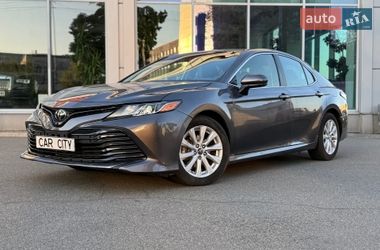 Седан Toyota Camry 2019 в Києві