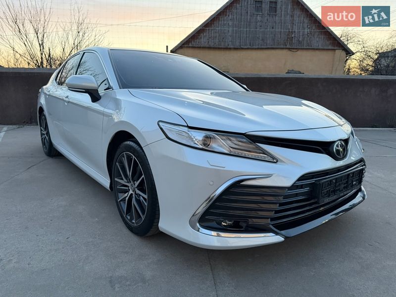 Toyota Camry 2021