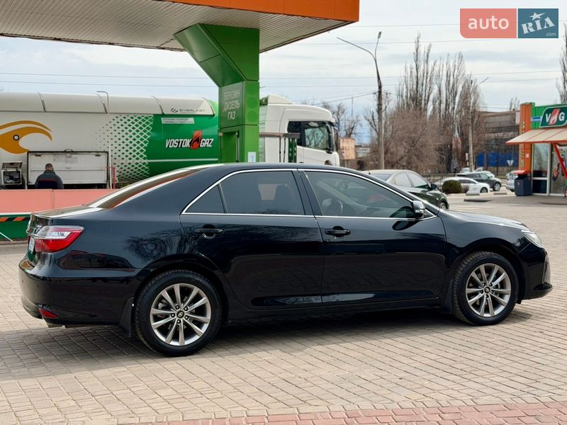 Седан Toyota Camry 2014 в Кривом Роге