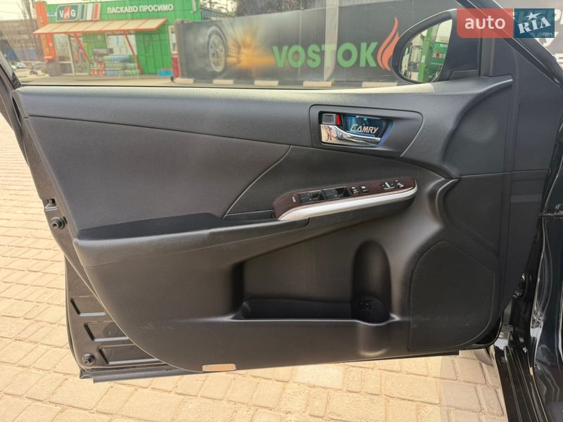 Седан Toyota Camry 2014 в Кривом Роге