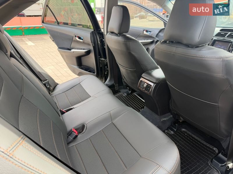 Седан Toyota Camry 2014 в Кривом Роге