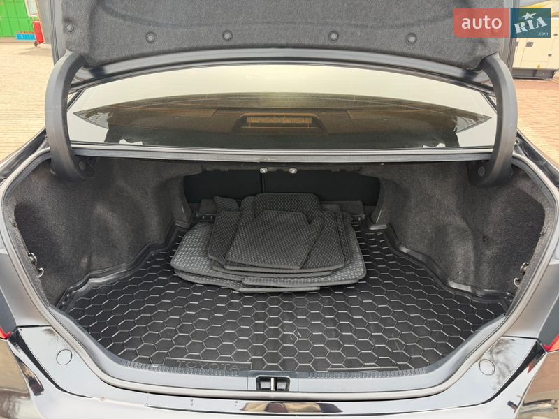 Седан Toyota Camry 2014 в Кривом Роге