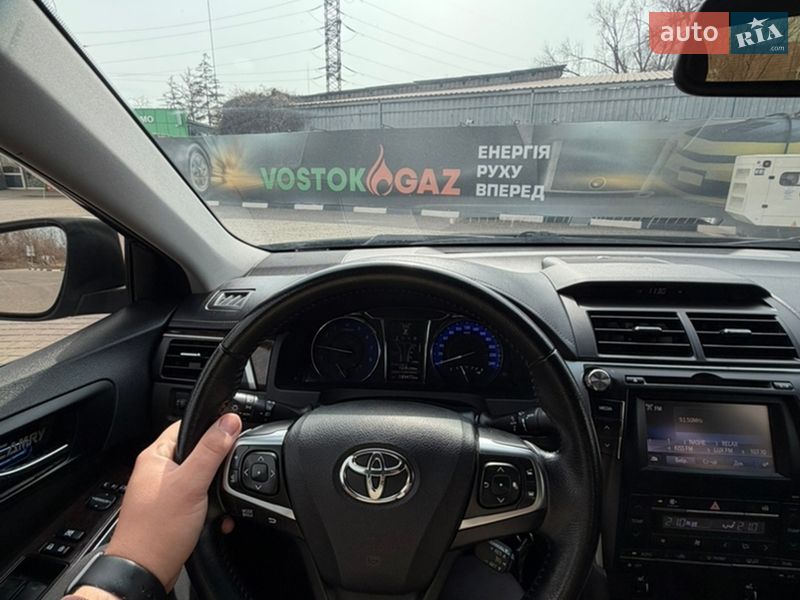 Седан Toyota Camry 2014 в Кривом Роге