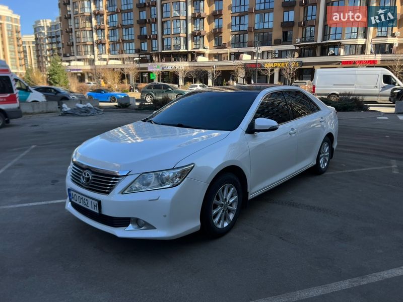 Седан Toyota Camry 2012 в Киеве