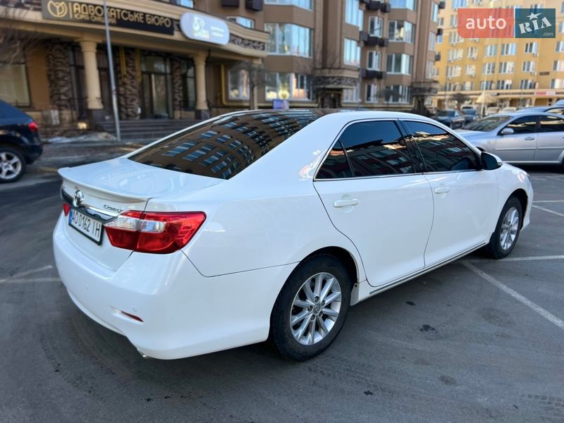 Седан Toyota Camry 2012 в Киеве