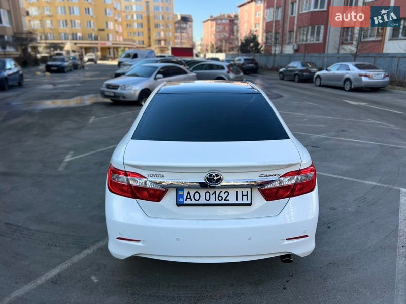 Седан Toyota Camry 2012 в Киеве