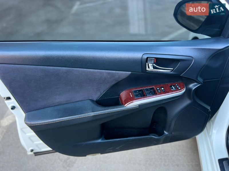 Седан Toyota Camry 2012 в Киеве
