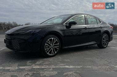Седан Toyota Camry 2025 в Киеве
