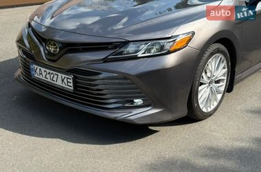 Седан Toyota Camry 2019 в Киеве