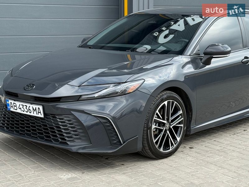 Седан Toyota Camry 2024 в Виннице