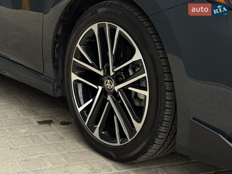 Седан Toyota Camry 2024 в Виннице