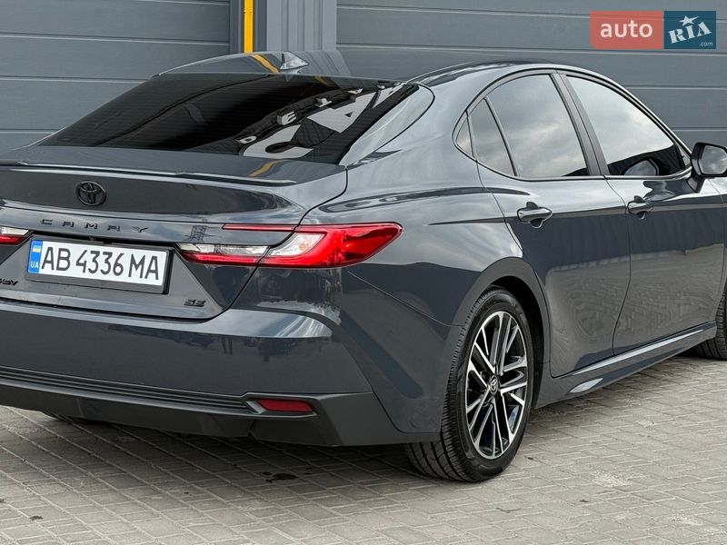 Седан Toyota Camry 2024 в Виннице