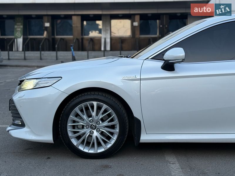 Седан Toyota Camry 2020 в Киеве