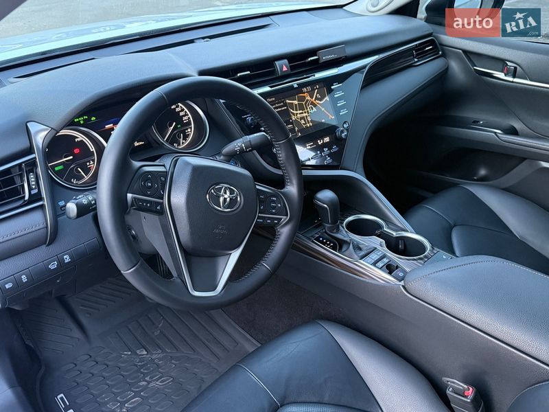 Седан Toyota Camry 2020 в Киеве
